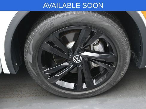 Used 2023 Volkswagen Tiguan SE R-Line image 38