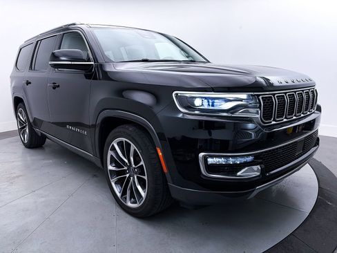 Used 2022 Jeep Wagoneer Series III w/ Premium Group I image 11