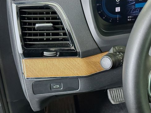 Used 2025 Volvo XC90 B6 Plus image 17