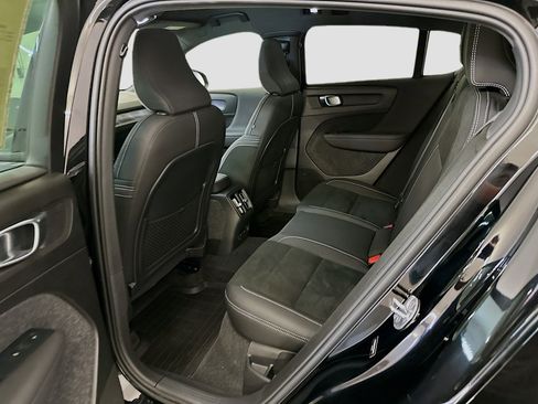 Used 2023 Volvo C40 P8 Recharge Ultimate w/ Protection Package Premier image 30