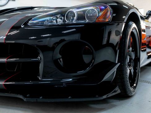 Used 2010 Dodge Viper ACR image 14