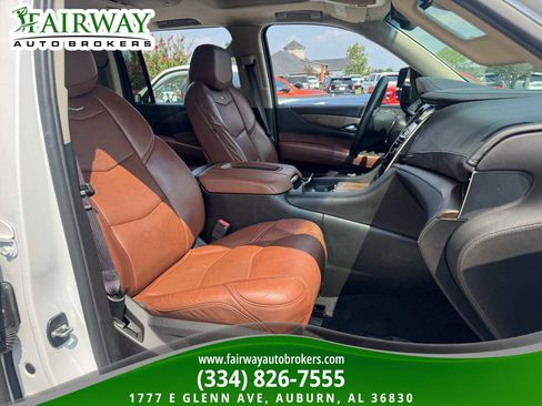 Used 2016 Cadillac Escalade ESV Luxury RWD image 12