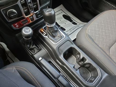 Used 2024 Jeep Gladiator Mojave w/ Technology Group image 24