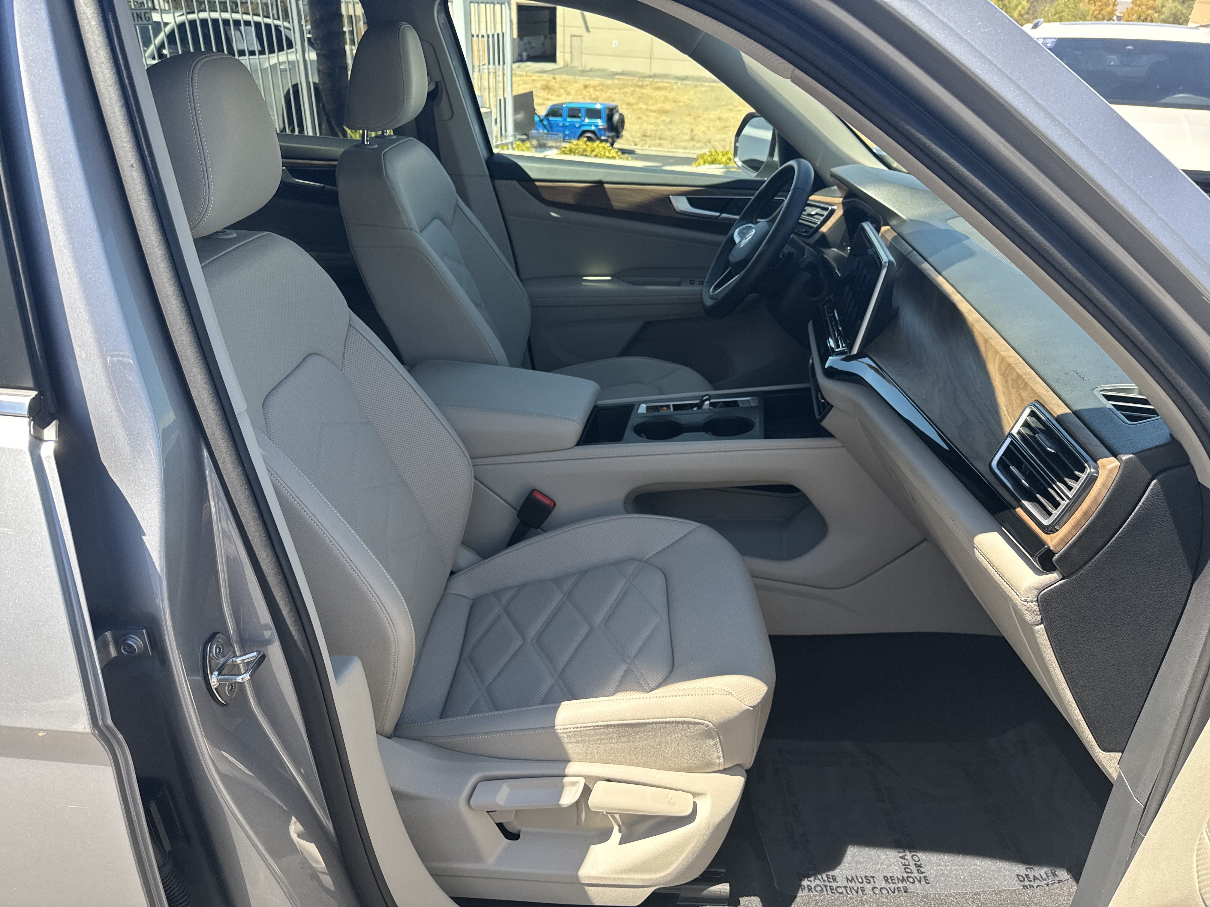 Used 2026 Volkswagen Atlas SE FWD image 34