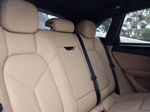 New 2026 Porsche Macan image 23