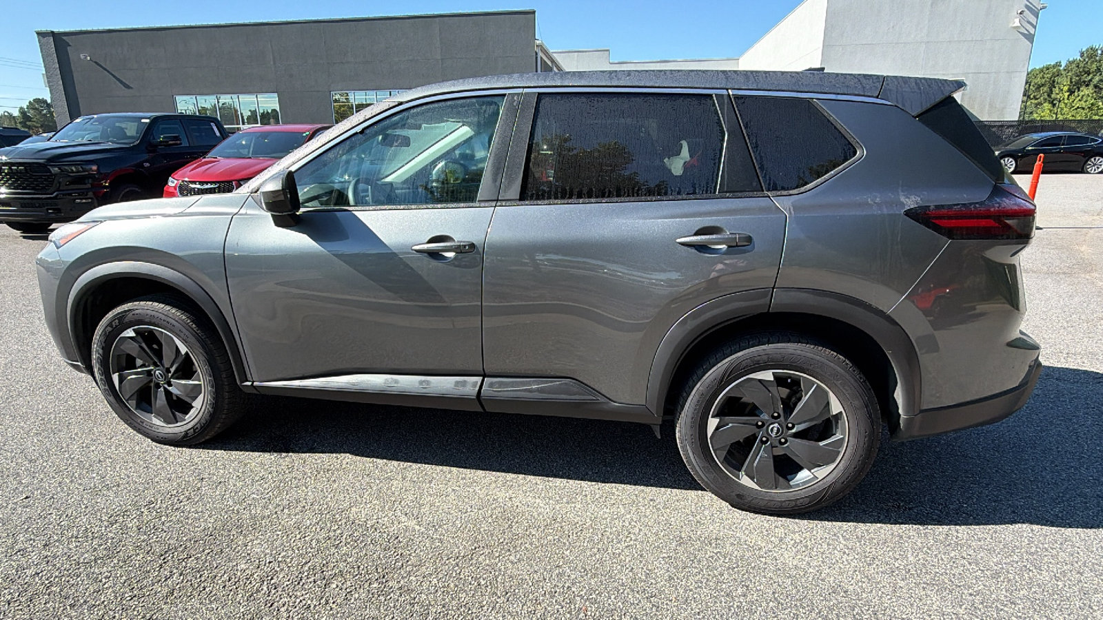 Used 2024 Nissan Rogue SV AWD/4WD image 11