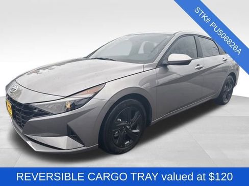 Used 2023 Hyundai Elantra SEL image 3