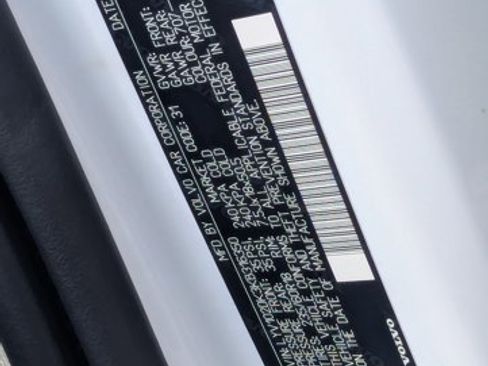 Used 2019 Volvo XC60 T5 Momentum w/ Multimedia Package image 22