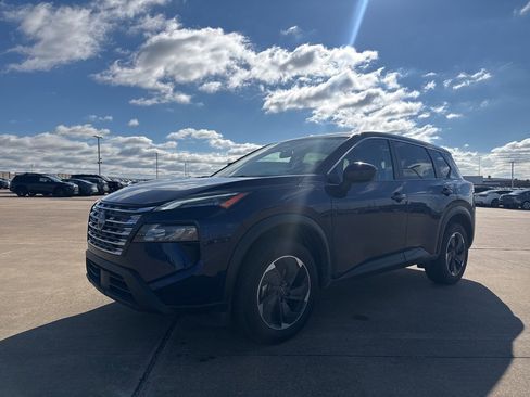 Certified 2024 Nissan Rogue SV image 5