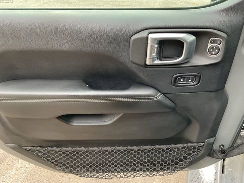 Used 2018 Jeep Wrangler Unlimited Sahara w/ Cold Weather Group image 11