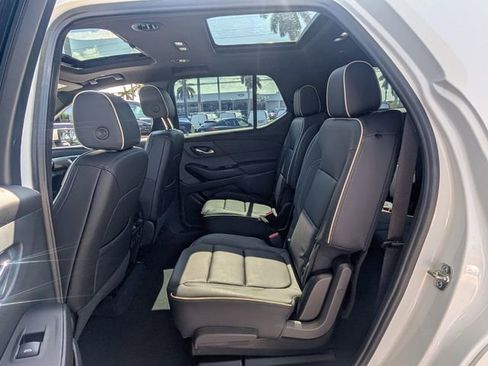 Certified 2023 Chevrolet Traverse Premier FWD image 11
