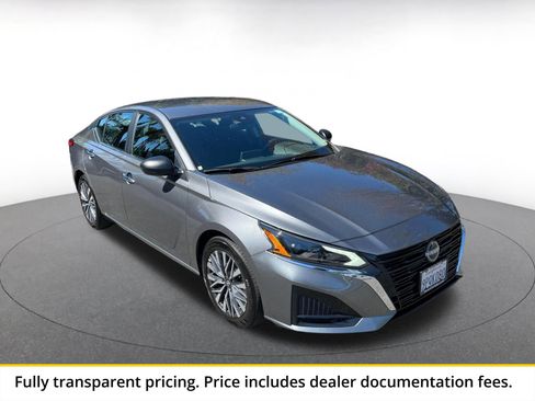 Used 2025 Nissan Altima 2.5 SV FWD image 1