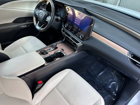 Used 2023 Lexus RX 350 Premium image 17