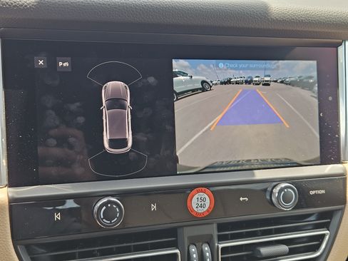 Certified 2026 Porsche Macan AWD/4WD image 18