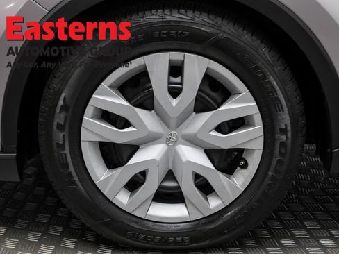 Used 2020 Toyota C-HR LE image 30