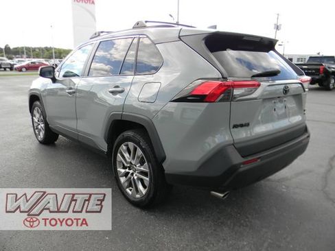 Used 2021 Toyota RAV4 XLE Premium AWD/4WD image 4