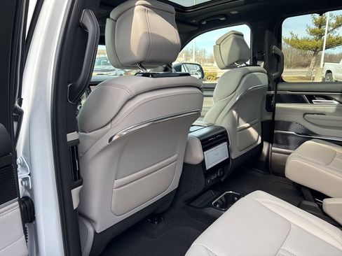 New 2026 Jeep Grand Wagoneer Summit AWD/4WD image 47