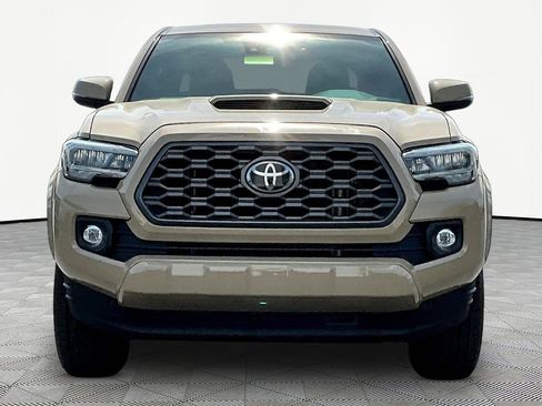 Used 2020 Toyota Tacoma TRD Sport w/ Technology Package image 2