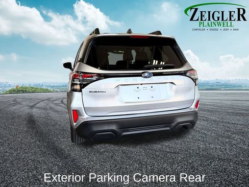Used 2025 Subaru Forester Premium AWD/4WD image 4