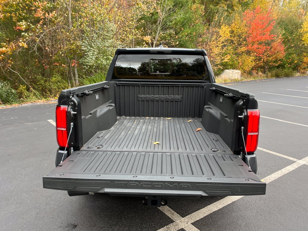 Used 2025 Toyota Tacoma SR5 AWD/4WD image 22