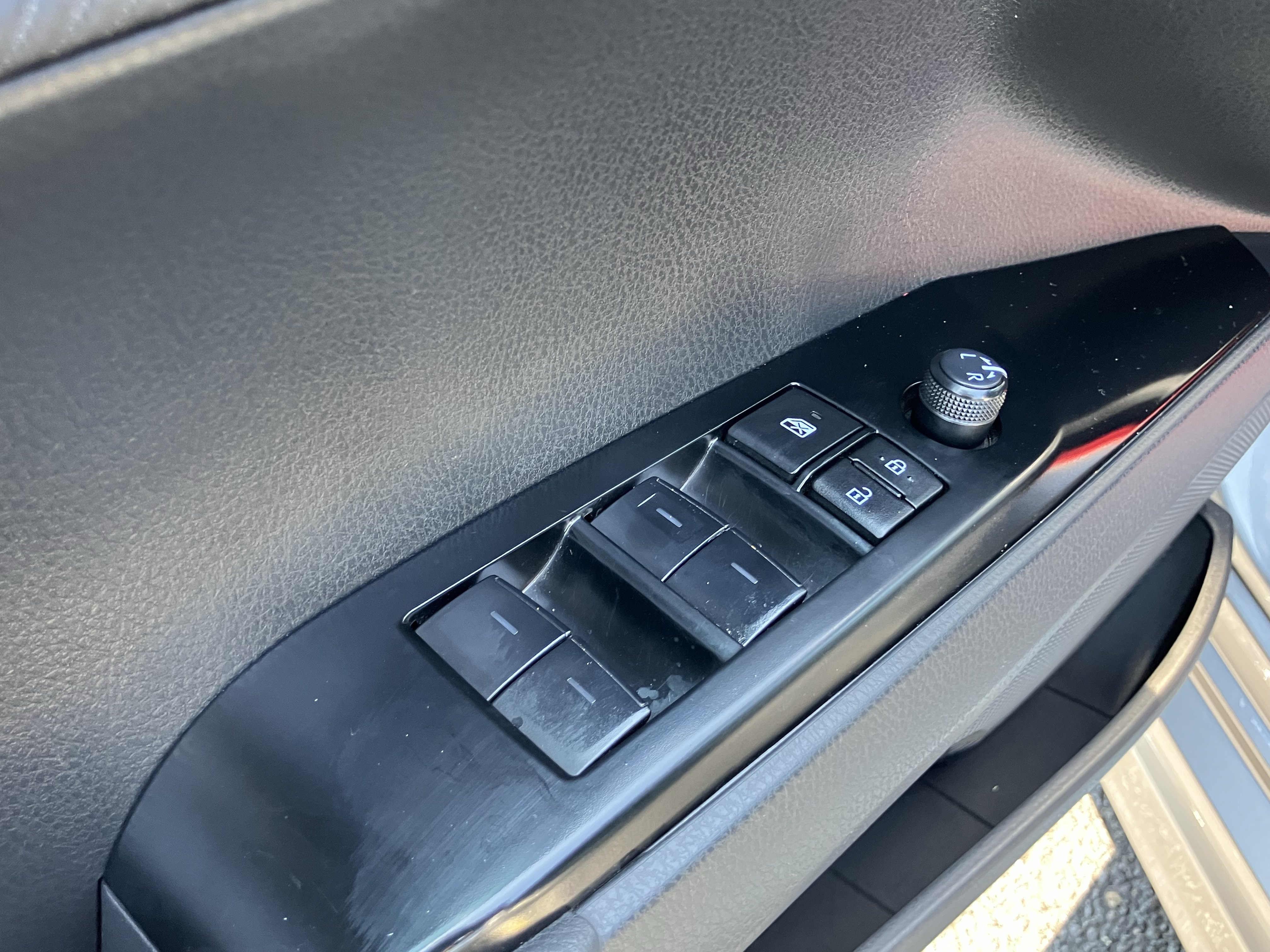 Used 2025 Toyota Camry SE FWD image 15