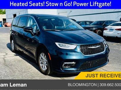 Used 2023 Chrysler Pacifica Touring-L