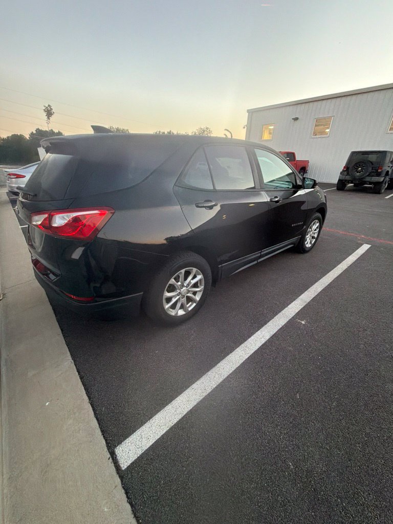 Certified 2020 Chevrolet Equinox LS w/ LS Convenience Package FWD image 3