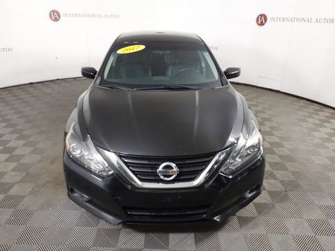 Used 2017 Nissan Altima 2.5 SR w/ Midnight Edition Package FWD image 2