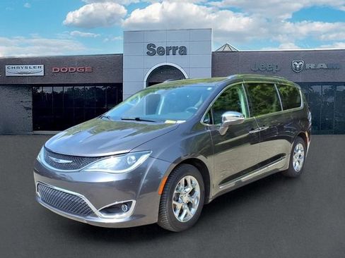 Used 2019 Chrysler Pacifica Limited FWD image 3