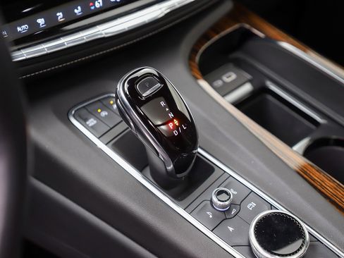 Used 2021 Cadillac Escalade Premium Luxury AWD/4WD image 27