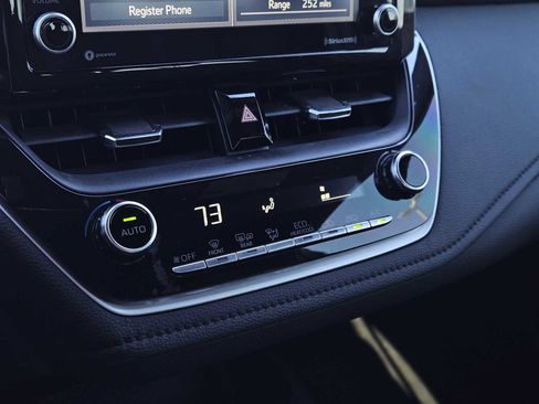 Used 2022 Toyota Corolla SE image 19