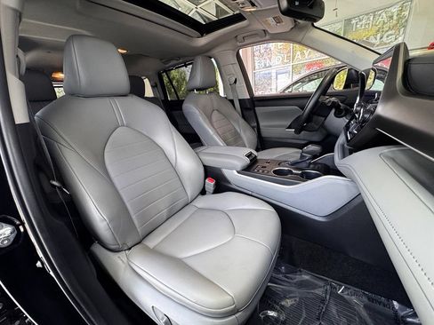 Certified 2023 Toyota Highlander XLE AWD/4WD image 56