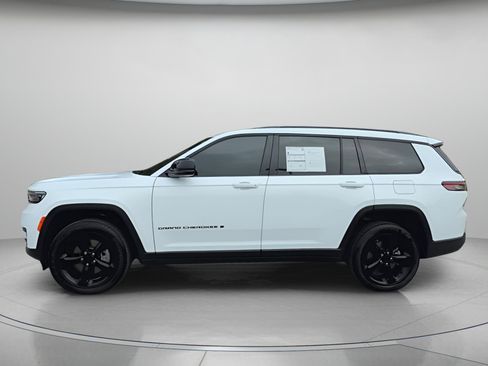 Used 2025 Jeep Grand Cherokee L Laredo image 15
