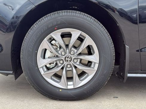 New 2026 Toyota Sienna XLE FWD image 30