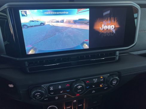 Used 2025 Jeep Gladiator Rubicon w/ Convenience Group image 27