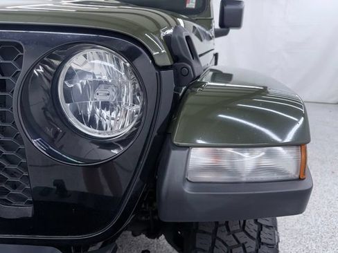 Used 2021 Jeep Gladiator Sport AWD/4WD image 7