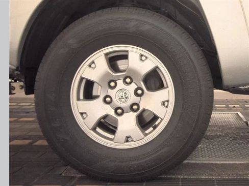 Used 2012 Toyota Tacoma PreRunner w/ SR5 Pkg RWD image 9