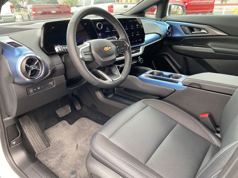 Used 2025 Chevrolet Equinox EV LT w/ Convenience Package image 27