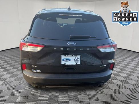 Used 2022 Ford Escape SE w/ SE Sport Appearance Package image 8