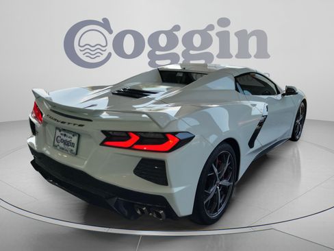Used 2021 Chevrolet Corvette Stingray Premium Conv w/ Z51 Performance Package RWD image 3