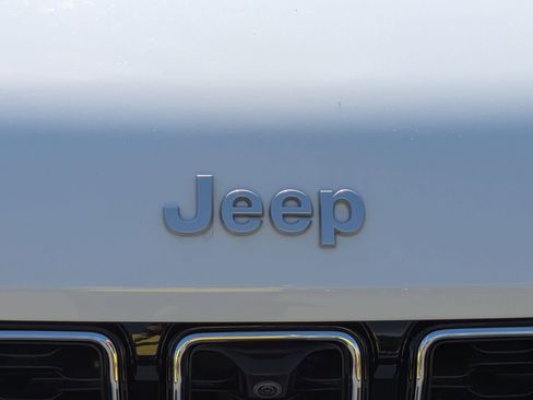 New 2025 Jeep Grand Cherokee Limited w/ Luxury Tech Group II AWD/4WD image 31