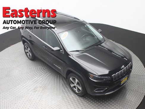 Used 2021 Jeep Cherokee Limited w/ Mopar Interior Package AWD/4WD image 3