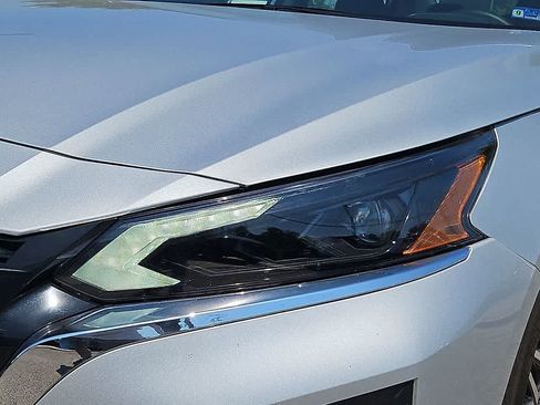 Used 2025 Nissan Altima 2.5 SV FWD image 8