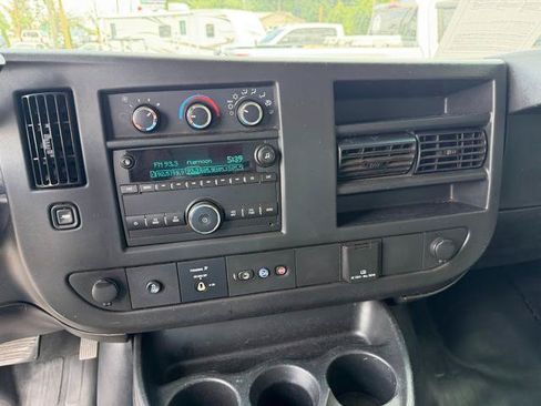 Used 2015 Chevrolet Express 3500 RWD image 9