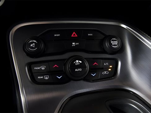 Used 2016 Dodge Challenger SXT image 24