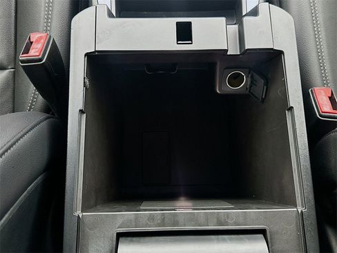 Used 2020 Ford Explorer XLT w/ Equipment Group 202A image 29