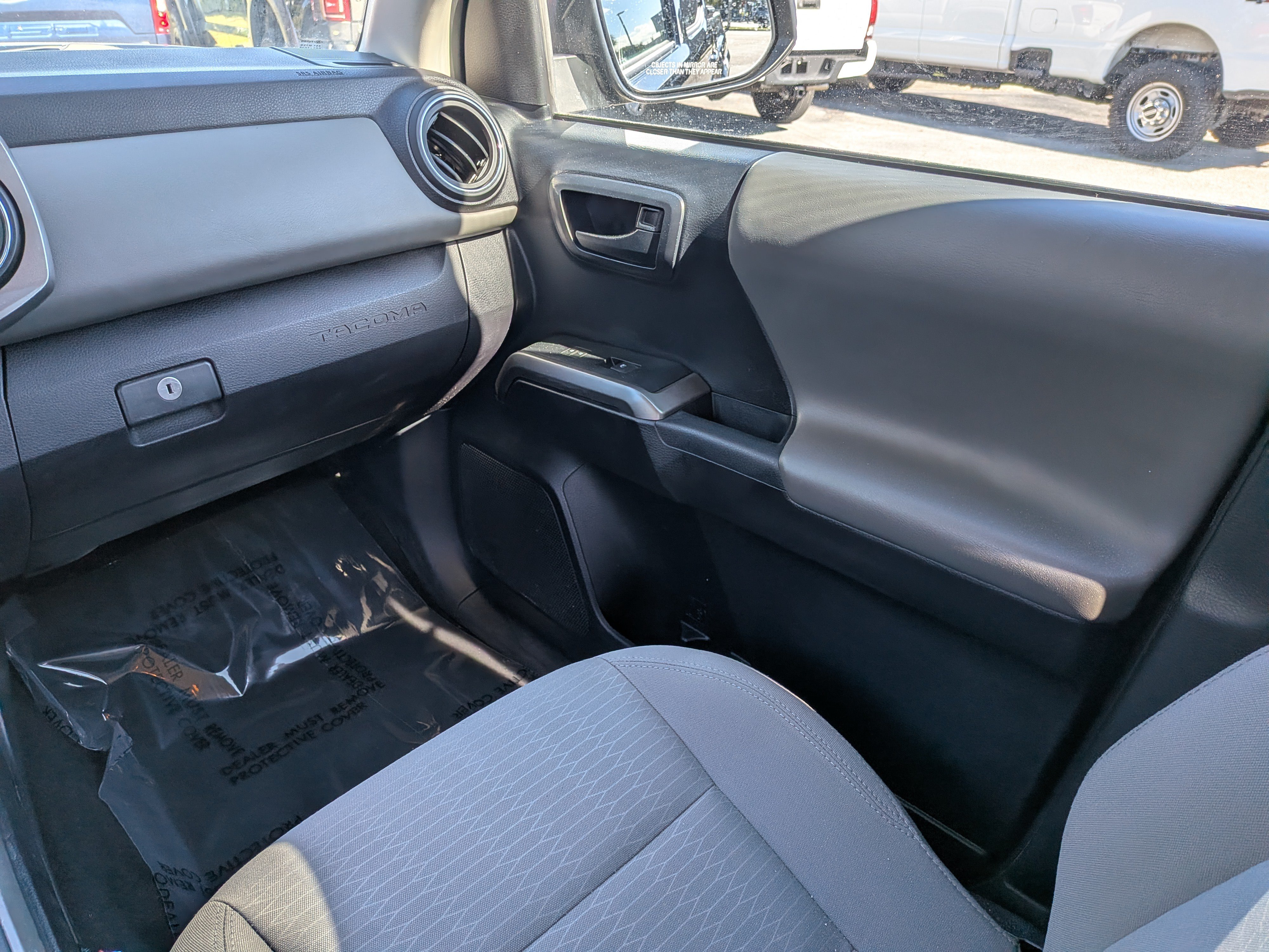 Used 2018 Toyota Tacoma SR5 RWD image 18