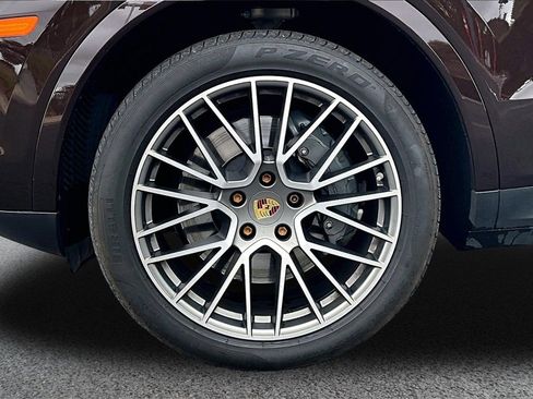 Used 2023 Porsche Cayenne S Platinum image 30