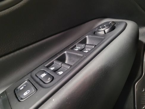 Used 2018 Jeep Renegade Limited w/ UConnect 8.4 Nav Group AWD/4WD image 27