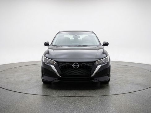 Used 2025 Nissan Sentra SV FWD image 2